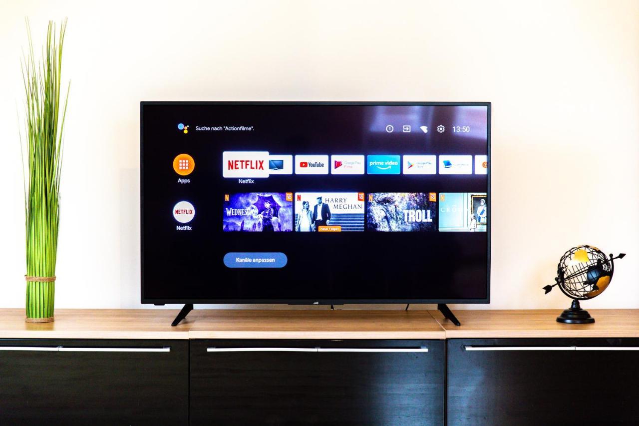 Moderne Dachgeschosswohnung - Parkplatz - Netflix コーブルク エクステリア 写真