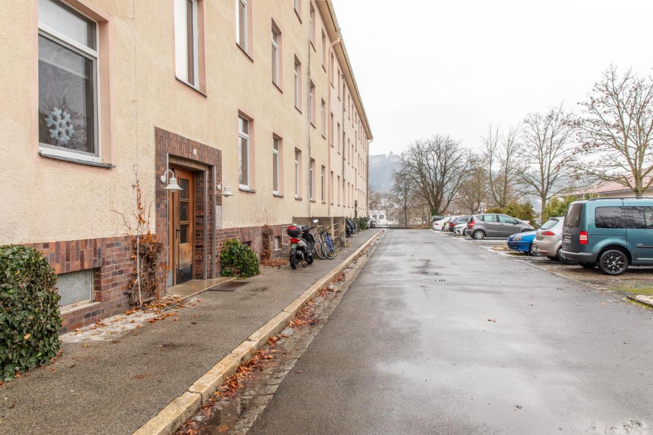 Moderne Dachgeschosswohnung - Parkplatz - Netflix コーブルク エクステリア 写真